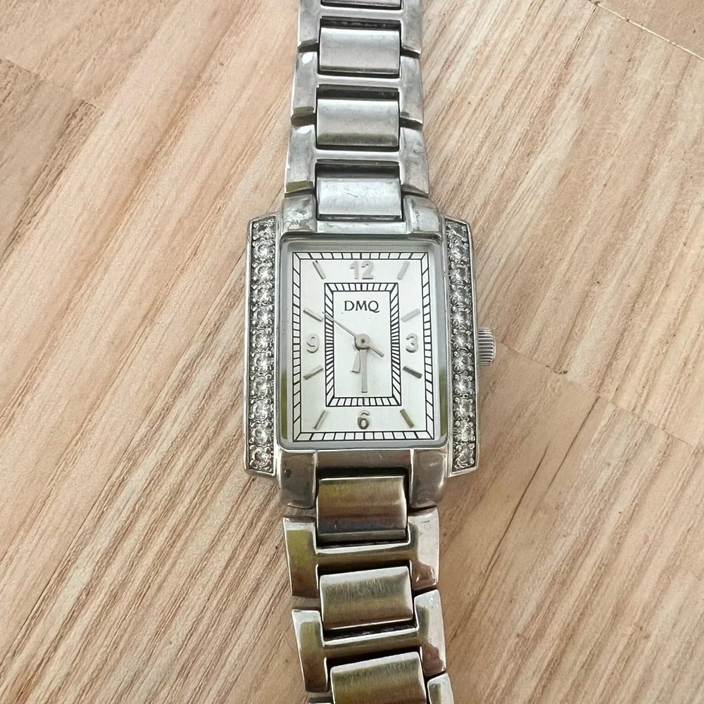 DMQ Diamonique ladies silver tone cubic zirconia fashion watch NEW BATTERY